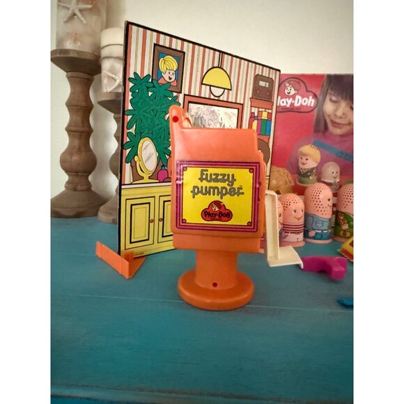 Vintage 1977 Play-Doh Fuzzy Pumper Barber Shop w/ Accessories & Original Box - Picture 5 of 10